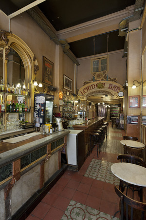 London Bar (2)
