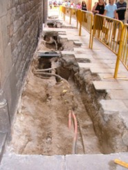 Memòria de la intervenció arqueològica efectuada a la Plaça Sant Jaume, 5-6 i C/del Bisbe, 2-10