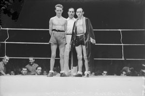 Retrat dels boxadors Julián Echevarria i Geo Leperson abans de disputar un combat.