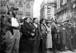Família i amics de Buenaventura Durruti acompanyant el seguici fúnebre al seu pas per les Rambles, a Barcelona