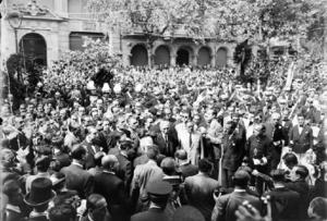 Arribada d'autoritats a la commemoració de l'Onze de Setembre. 1932
