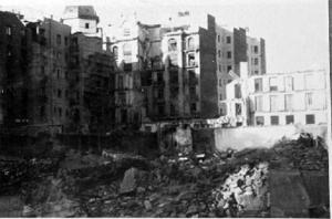 Runes d'un edifici ensorrat per un bombardeig aeri, a Madrid