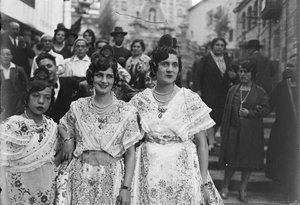 Dones participants a la Setmana Valenciana celebrada amb motiu de l'Exposició Internacional de Barcelona