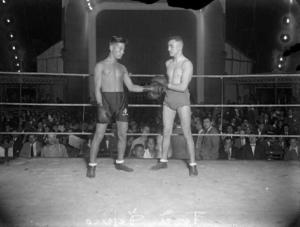 Angel Tejeiro i el frances Henri Ferret abans de disputar un combat de boxa