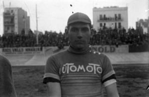 El ciclista Vicente Bachero al Velòdrom de Sants