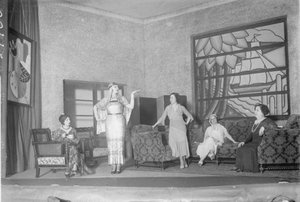 Representació de l'obra "Dos Damas en el tablero" al Teatre Poliorama