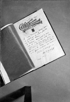 Reproducció d'una nota manuscrita de Lluís Companys al llibre d'honor de la Cobla Barcelona