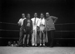 Josep Gironès i l'anglès Douglas Parker abans de disputar un combat de boxa