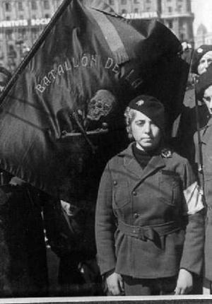 Noia, combatent del Batalló de la Mort, durant l'acte d'inauguració del monument a l'Heroic Soldat del Poble, a Barcelona