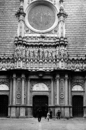 Atri i portalada de la Basílica de Montserrat