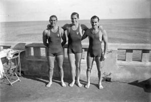Els nedadors Valeriano Ruiz Vilar, Ricard Brull i Àngel Sabata del Club Natació Barcelona.