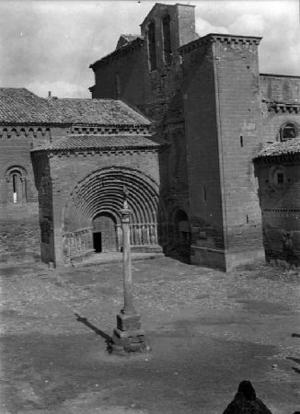 Exterior del monestir de Santa Maria de Sixena, a Vilanova de Sixena