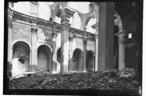 Nau central de la catedral de sant Pere de Vic destruïda.