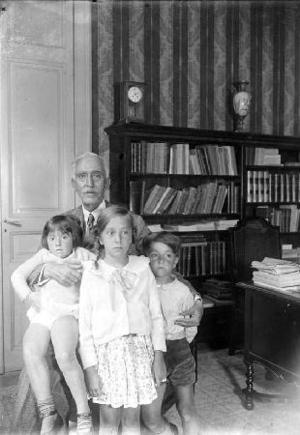 Francesc Macià amb tres infants