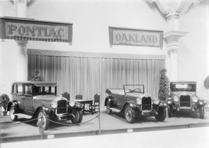 Estand de Pontiac i Oakland a la V Exposició Internacional de l'Automòbil