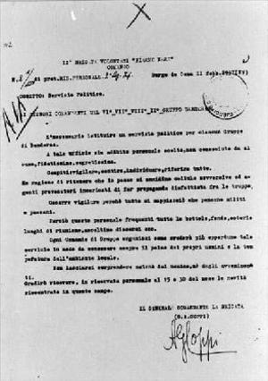 Reproducció d'un document en italià del comandament de la 2a brigada del CTV Flames Negres sobre el servei polític