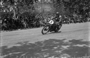 Fernando Aranda disputant la cursa del II Gran Premi Barcelona de motociclisme al circuit de Montjuïc