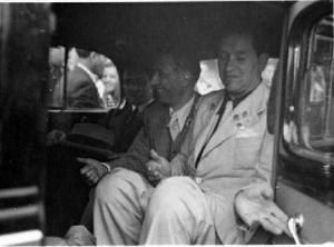 Lluís Companys amb el lehendakari José Antonio de Aguirre i el ministre Manuel de Irujo a l'interior d'un cotxe, a Barcelona