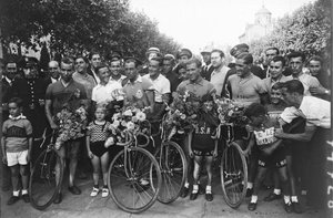 Volta d'honor al Circuit de Montjuïc dels ciclistes participants al Tour de França.