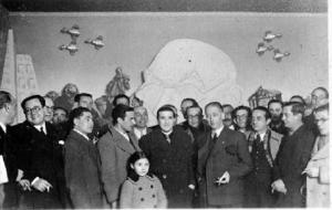 Lluís Companys durant la inauguració de l'exposició "Madrid. Un año de resistencia heroica", a Barcelona