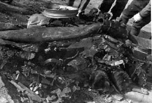 Restes d'un vehicle destruït pels combats, a [Madrid]