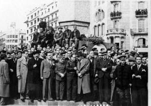 Lluís Companys i altres autoritats durant el funeral de les víctimes del bombardeig efectuat pel vaixell italià Eugenio di Savoia sobre Barcelona
