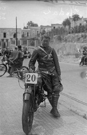 El pilot Ernest Vidal a una cursa motociclista