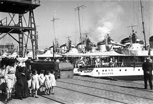 Arribada de bucs de guerra de l'esquadra italiana al port de Barcelona