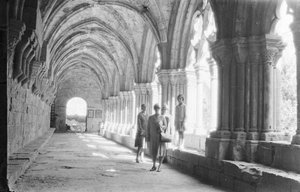 Família Serra al claustre del Reial Monestir de Santa Maria de Poblet