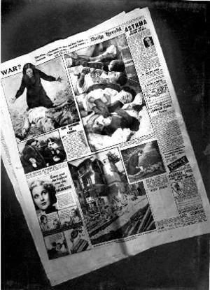 Reproducció de les pàgines del diari anglès "Daily Herald" dedicades al bombardeig de Lleida