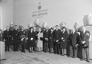La família reial espanyola a la inauguració del pavelló de Dinamarca de l'Exposició Internacional de Barcelona