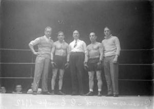 Josep Gironès i l'alemany Paul Noack abans de disputar el combat de boxa pel campionat d'Europa de pes ploma