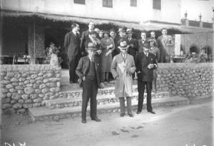 Francesc Macià amb diversos membres de la Subcomissió de Responsabilitats a Sitges