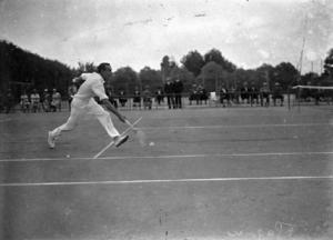 Jugada d'Eduardo Flaquer a un partit de tennis