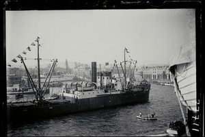 Entrada al port de Barcelona del vaixell soviètic Ziryanin.