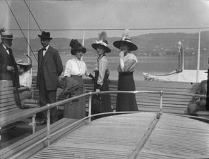 Família Serra navegant pel llac de Zuric, a l'alçada de Rapperswil