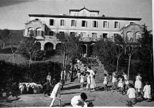 Façana posterior i jardins de l'edifici del Sanatori de Nens Àngel Guimerà per a tuberculosos, a Esplugues de Llobregat