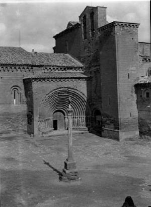 Exterior del monestir de Santa Maria de Sixena, a Vilanova de Sixena