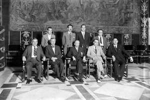 Lluís Companys amb els membres del nou govern de la Generalitat.