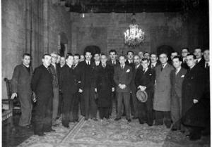 Lluís Companys amb un grup de parlamentaris francesos al palau de la Generalitat, a Barcelona
