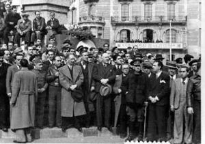 Lluís Companys i altres autoritats durant el funeral de les víctimes del bombardeig efectuat pel vaixell italià Eugenio di Savoia sobre Barcelona