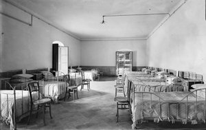Dormitori de la Casa Provincial de Caritat d'Horta per a epilèptics i tuberculosos, coneguda com a Fundaciò Albà.