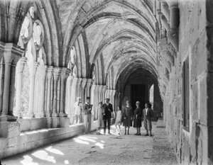Família Serra al claustre del Reial Monestir de Santa Maria de Poblet