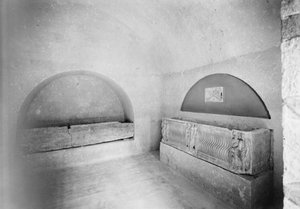 Cripta amb sarcòfags conservada al Museu d'Arqueologia de Catalunya