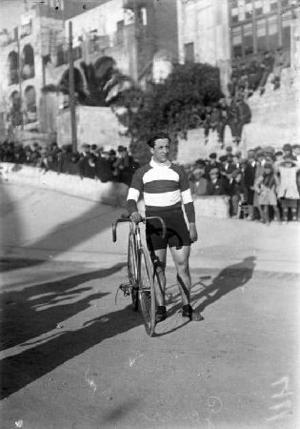 Retrat de Jaume Janer a una cursa ciclista