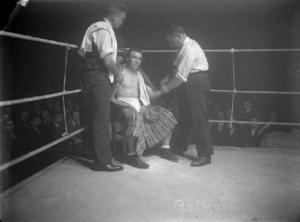 [Antonio Gabiola] al racó del ring durant un combat de boxa