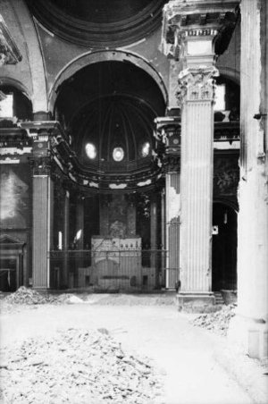 Absis i altar major de la catedral de sant Pere de Vic destruïda.
