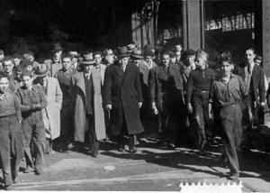 Lluís Companys i Manuel Azaña durant una visita a una indústria de guerra, a Barcelona