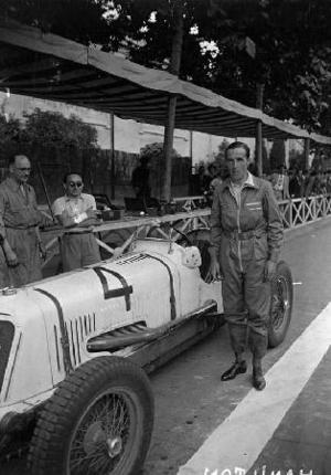 El pilot Hugh C. Hamilton a la cursa automobilistica II Copa Barcelona i V Gran Premi Penya Rhin, celebrat al circuit de Montjuïc