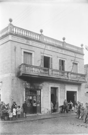 Edifici de la Cambra de la Propietat incendiat per un moviment revolucionari a l'Hospitalet de Llobregat.